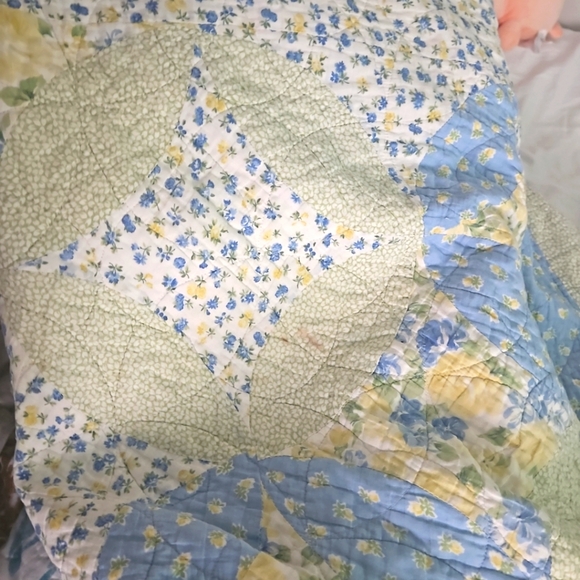 Twin Quilt by Laura Ashley - Picture 1 of 1